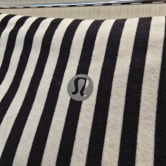 {8} Lululemon - Picture 10 of 13